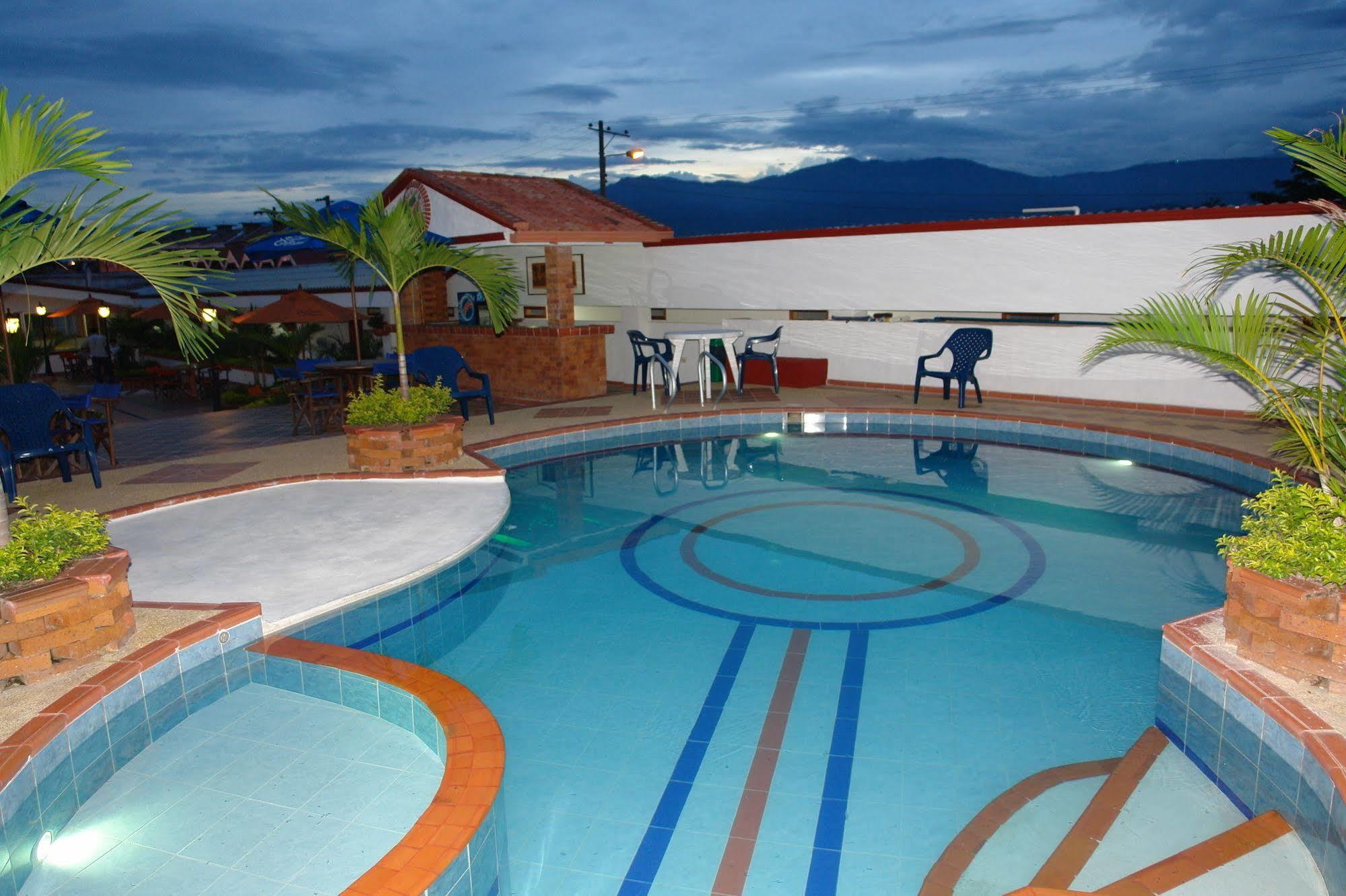 Hotel Hacaritama Colonial Villavicencio Buitenkant foto